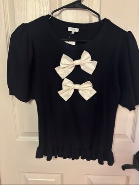 Voy Black Short Sleeve Top with White Bow Accents